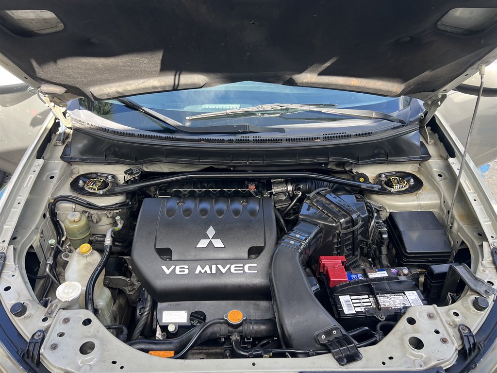 2008 Mitsubishi Outlander LS photo