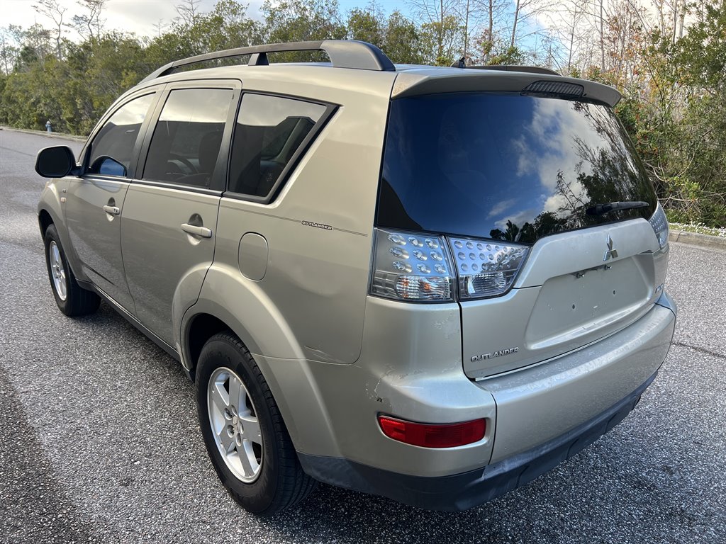 2008 Mitsubishi Outlander LS photo
