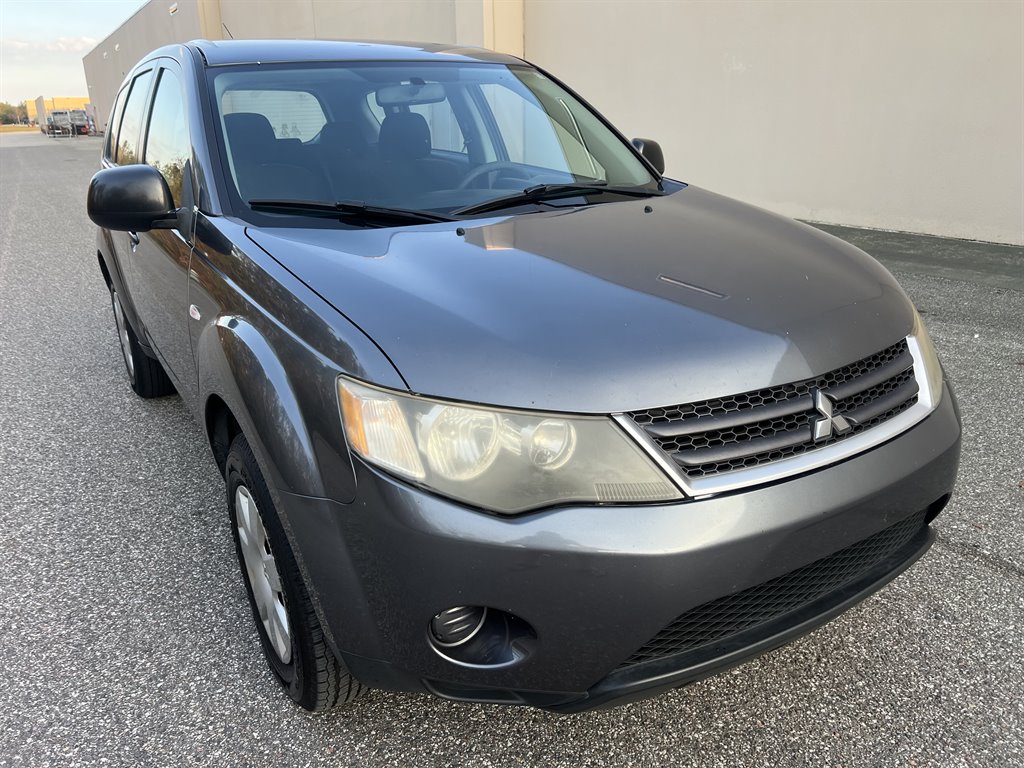 2007 Mitsubishi Outlander ES photo