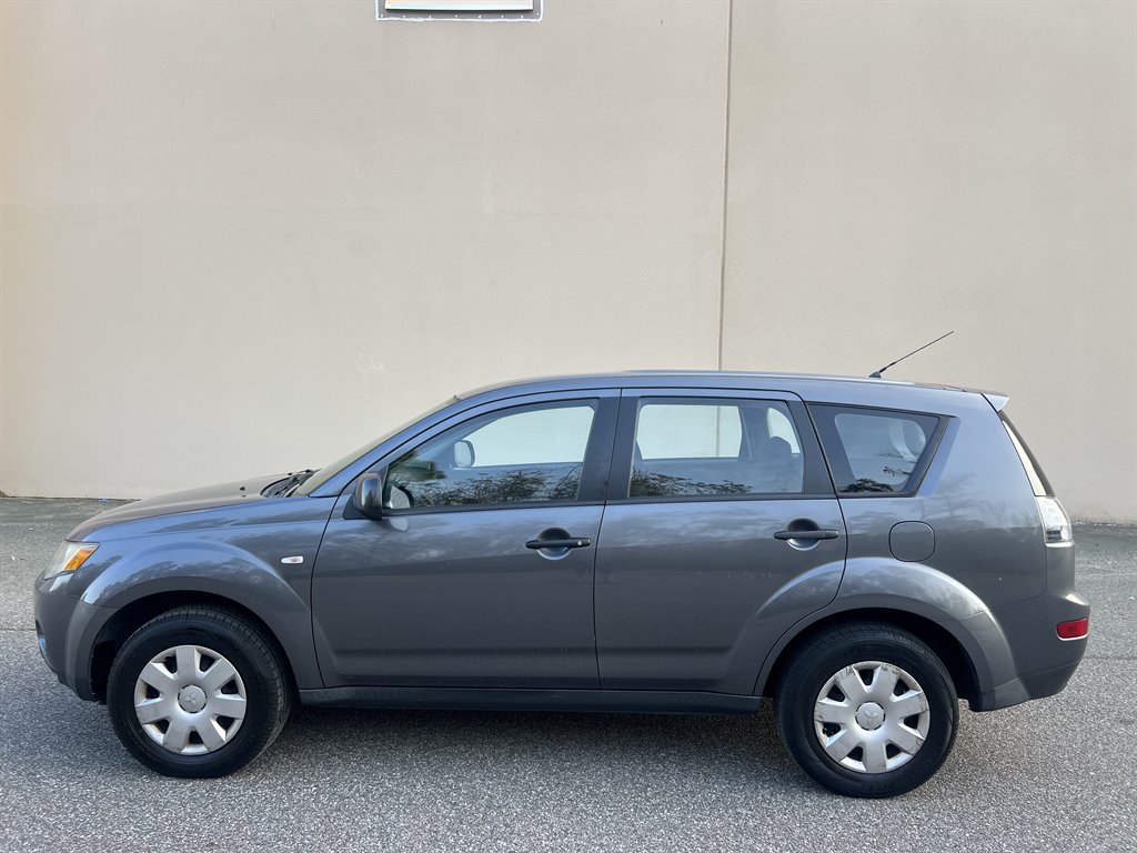 2007 Mitsubishi Outlander ES photo