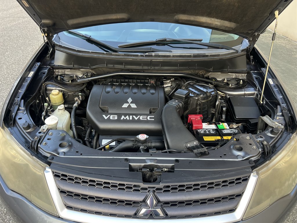 2007 Mitsubishi Outlander ES photo