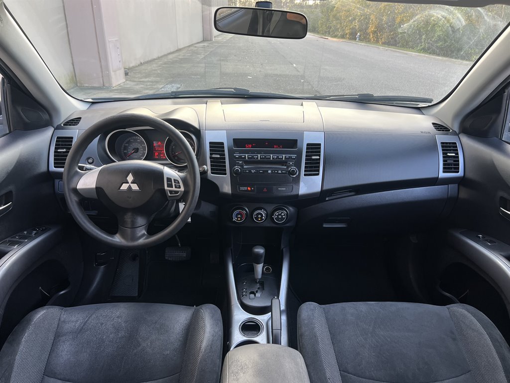 2007 Mitsubishi Outlander ES photo