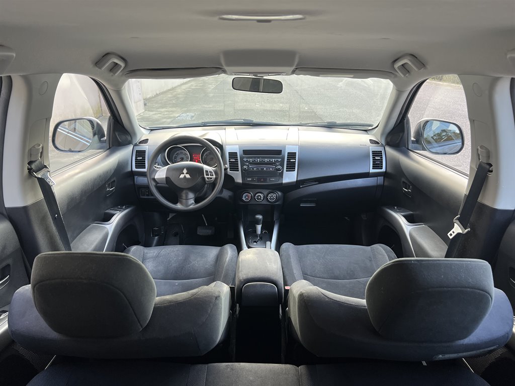 2007 Mitsubishi Outlander ES photo