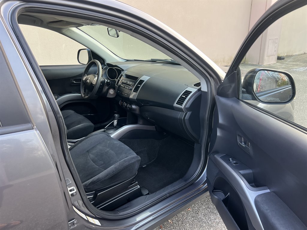 2007 Mitsubishi Outlander ES photo