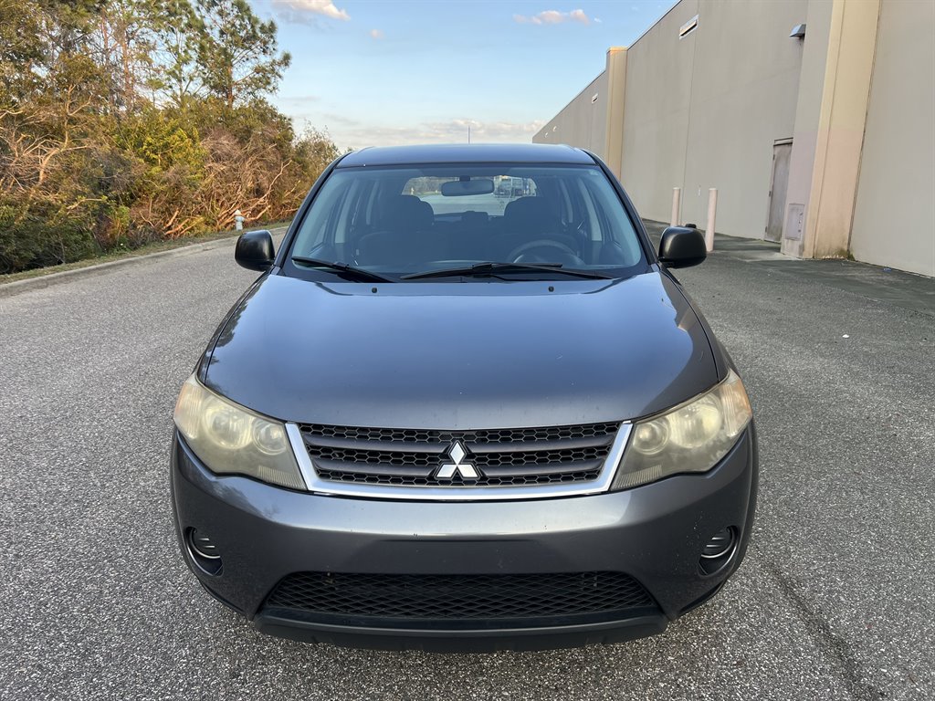 2007 Mitsubishi Outlander ES photo