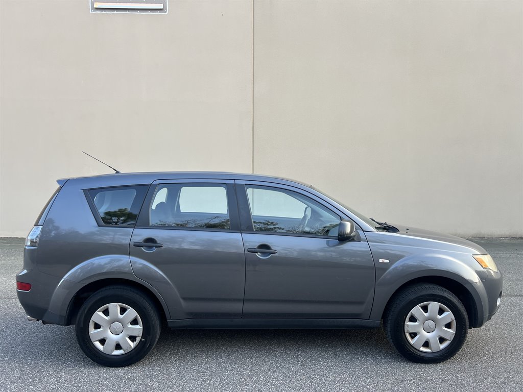 2007 Mitsubishi Outlander ES photo