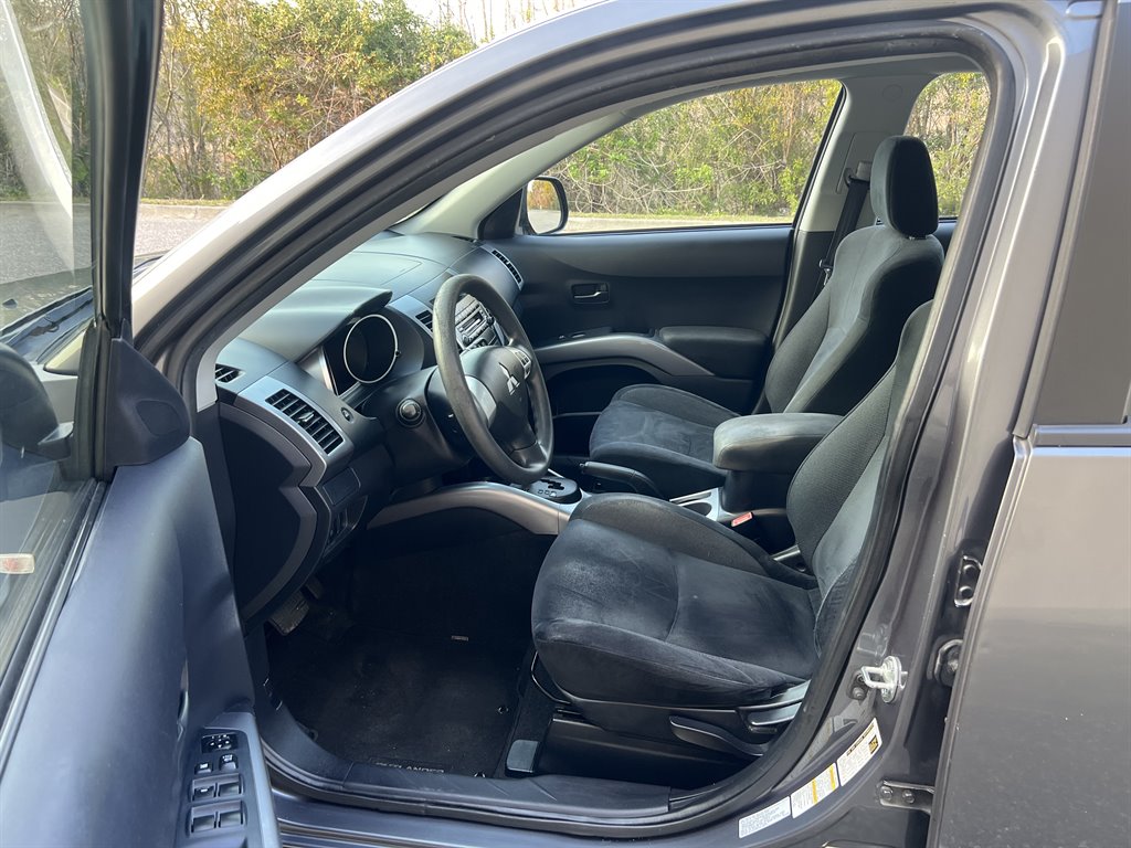 2007 Mitsubishi Outlander ES photo