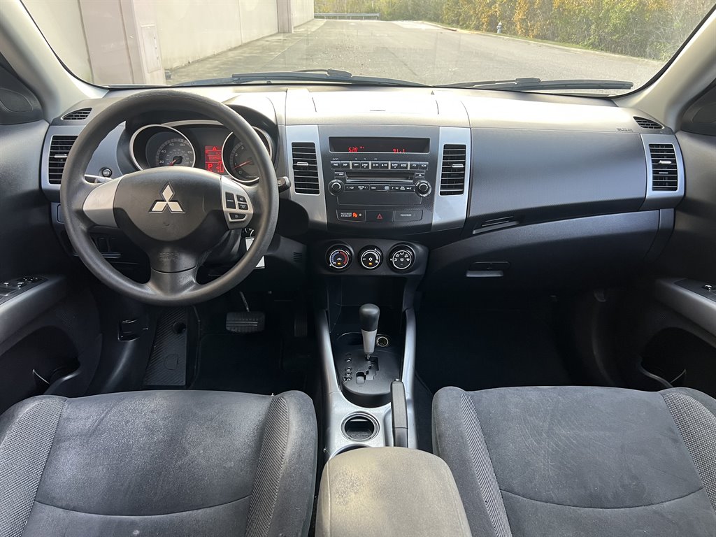 2007 Mitsubishi Outlander ES photo