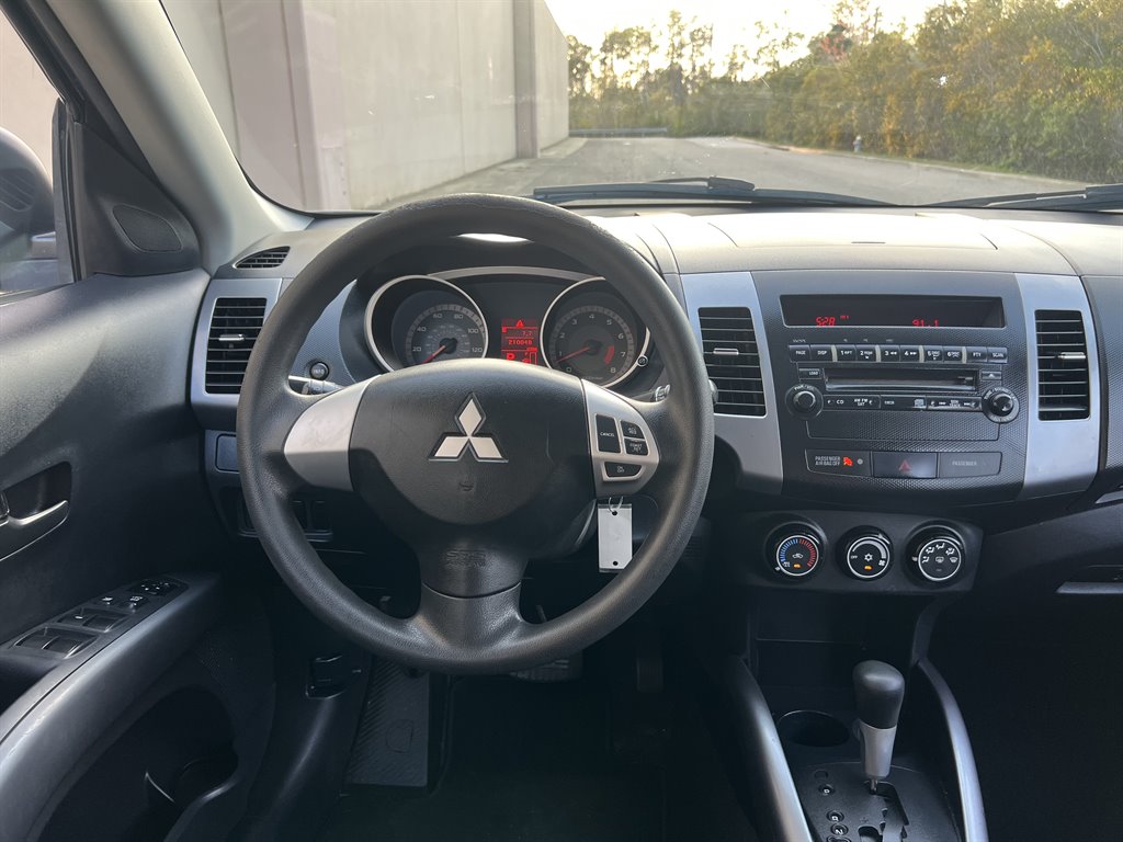 2007 Mitsubishi Outlander ES photo