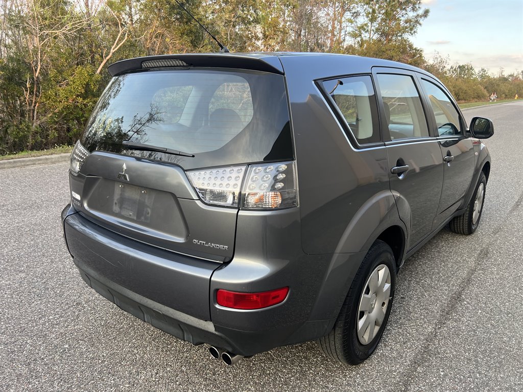 2007 Mitsubishi Outlander ES photo