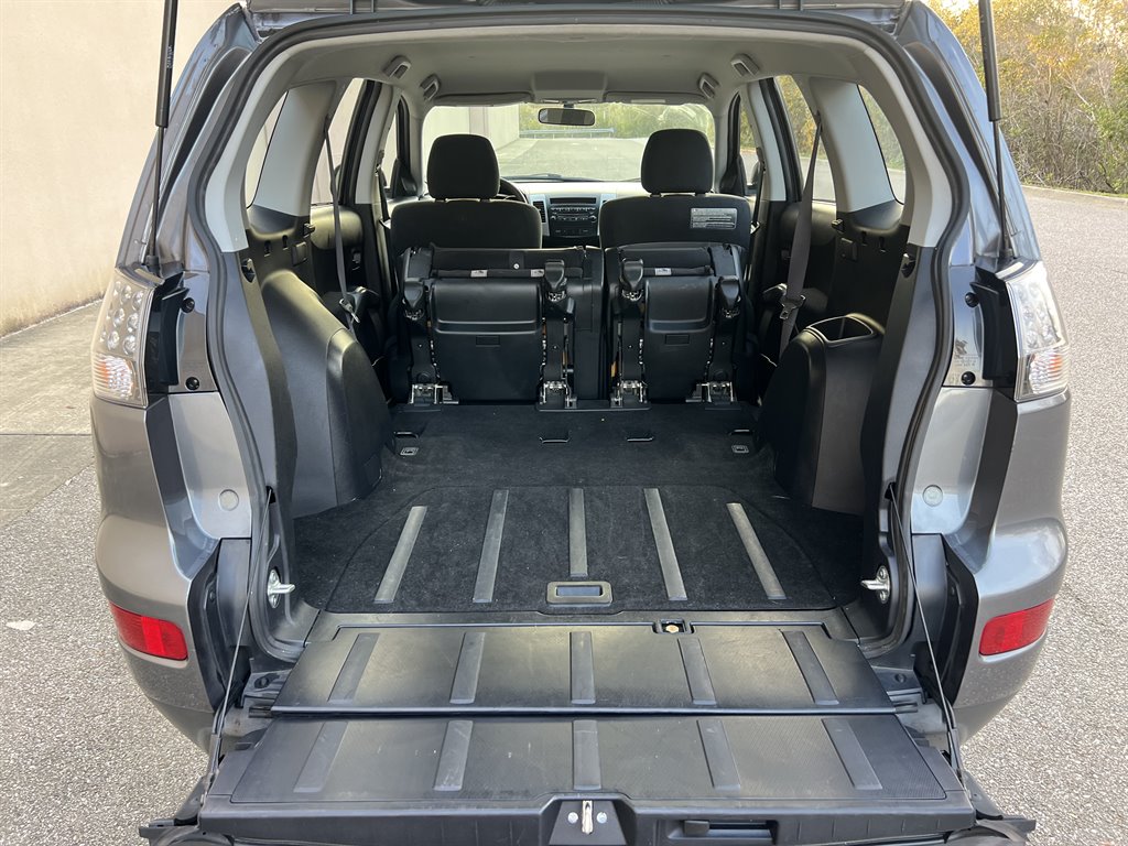 2007 Mitsubishi Outlander ES photo