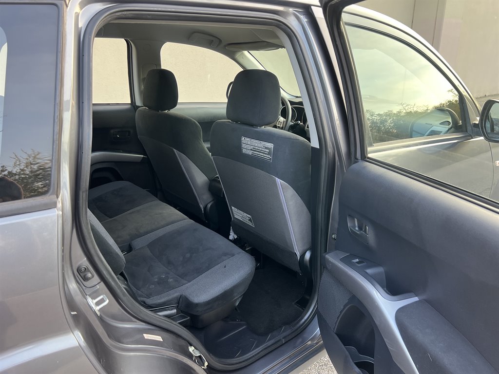 2007 Mitsubishi Outlander ES photo