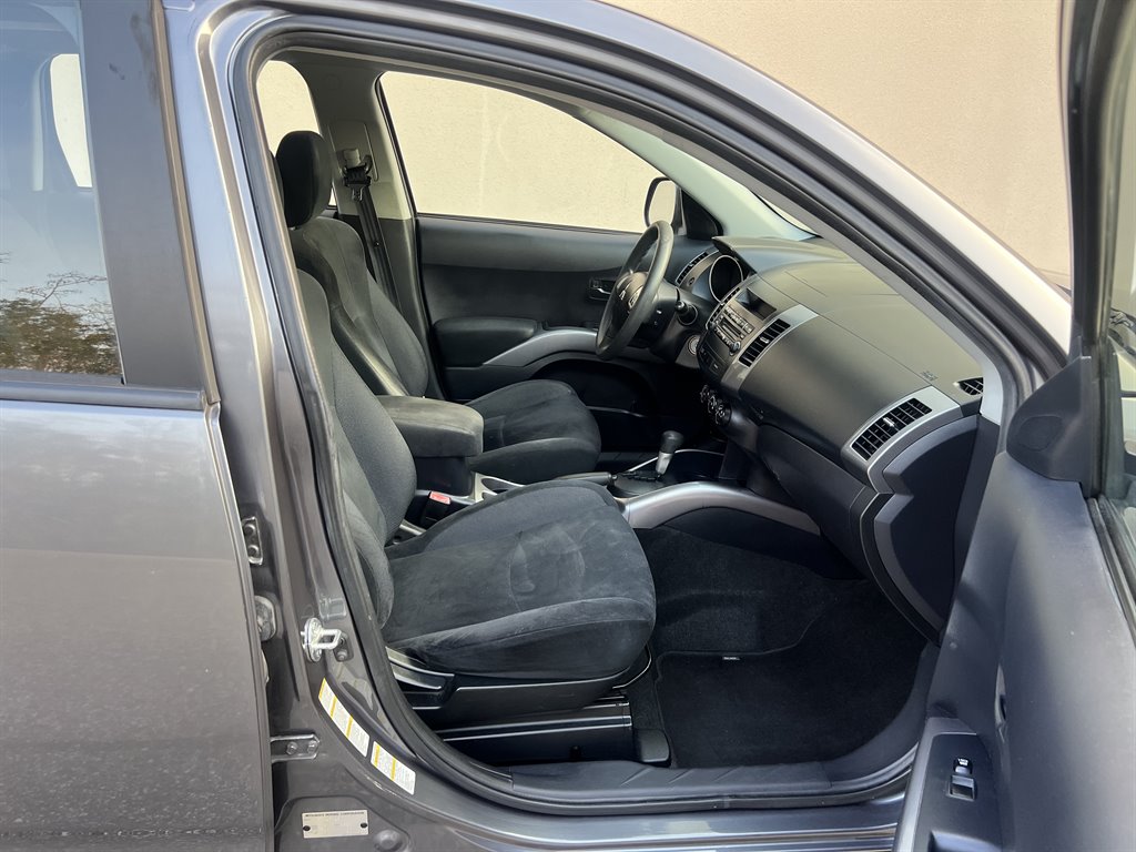 2007 Mitsubishi Outlander ES photo