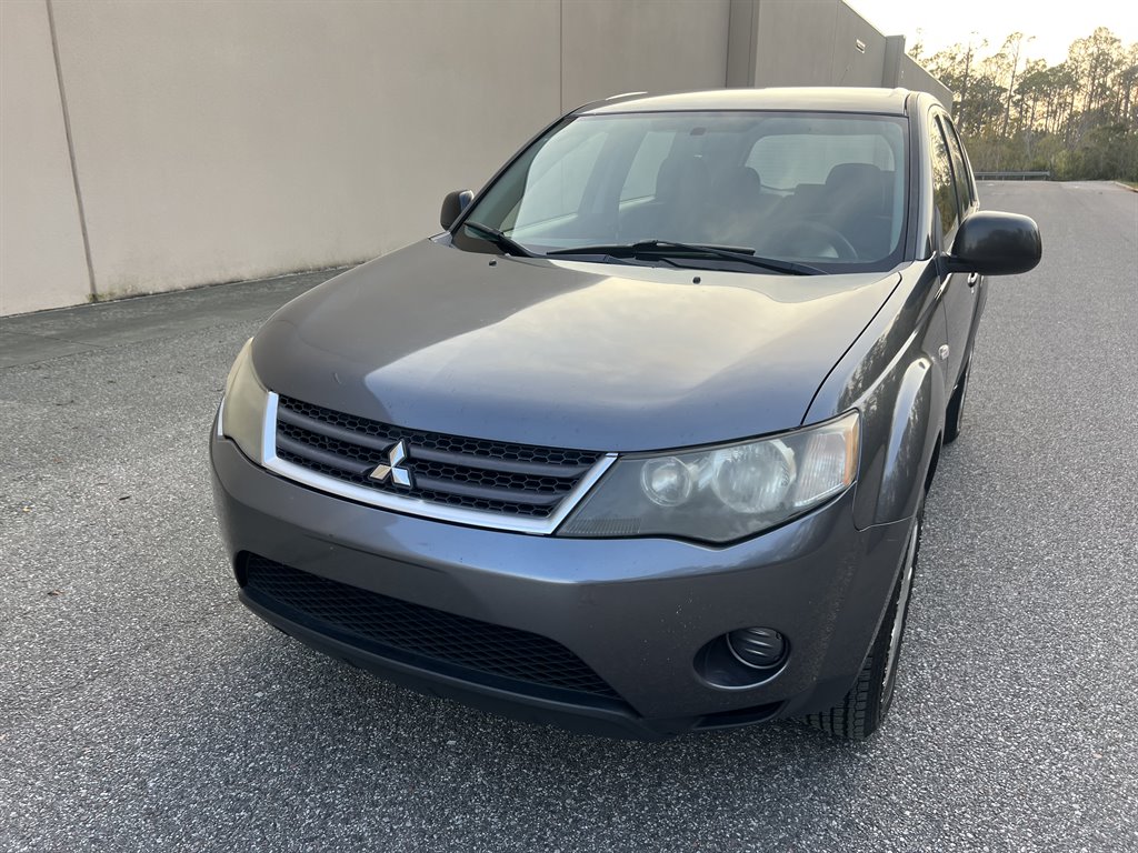 2007 Mitsubishi Outlander ES photo