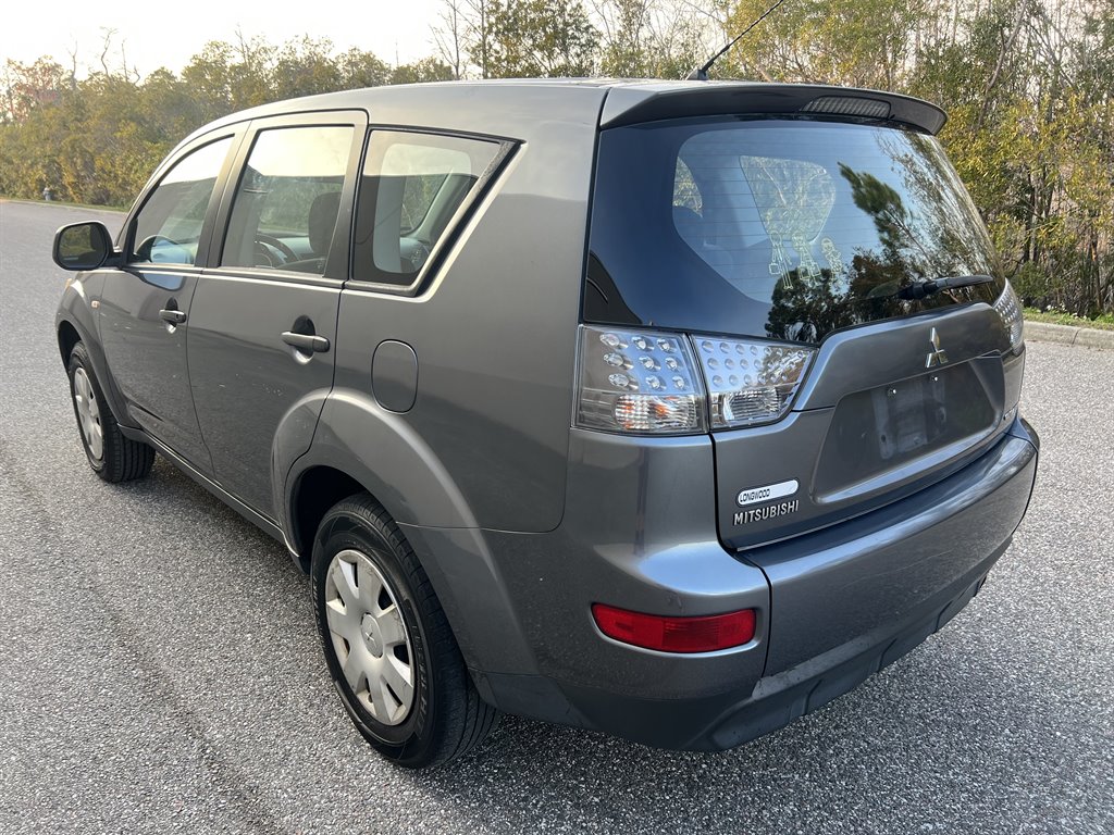 2007 Mitsubishi Outlander ES photo