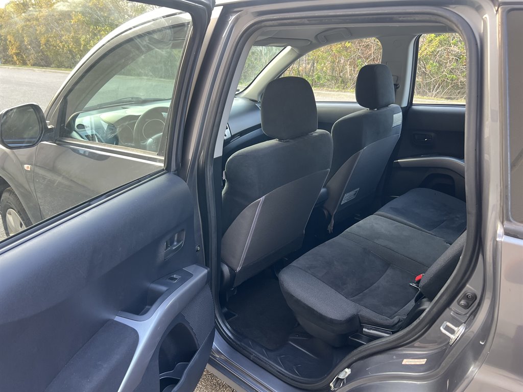 2007 Mitsubishi Outlander ES photo