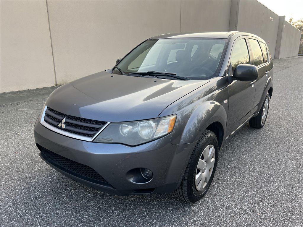 2007 Mitsubishi Outlander ES photo