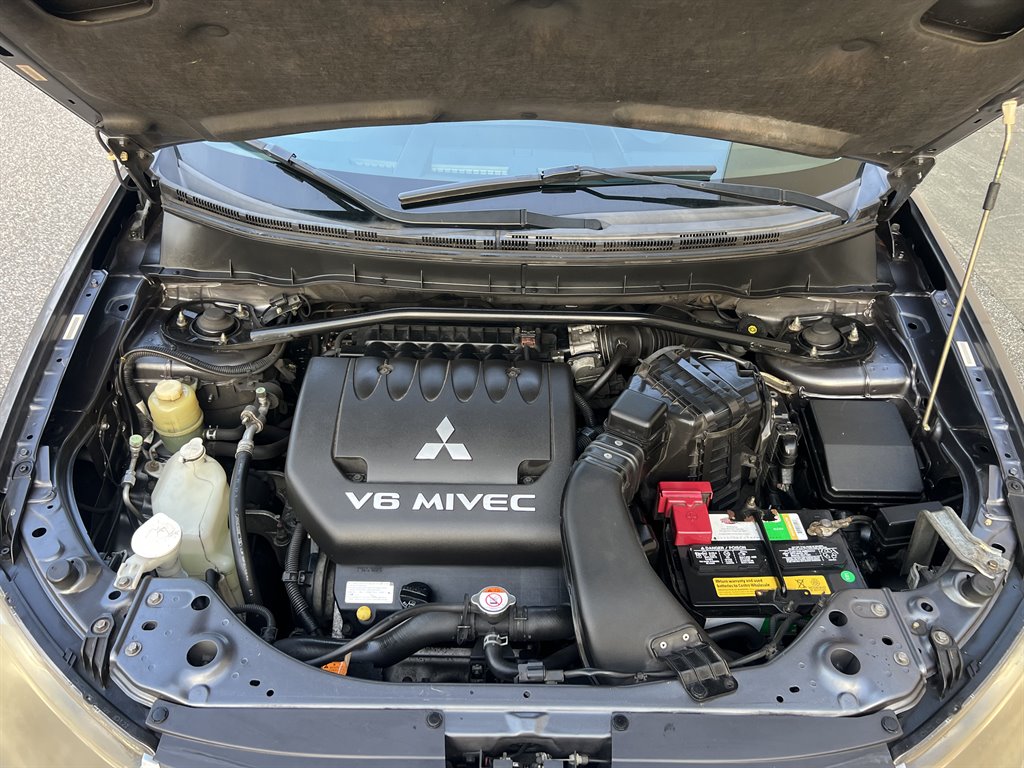 2007 Mitsubishi Outlander ES photo