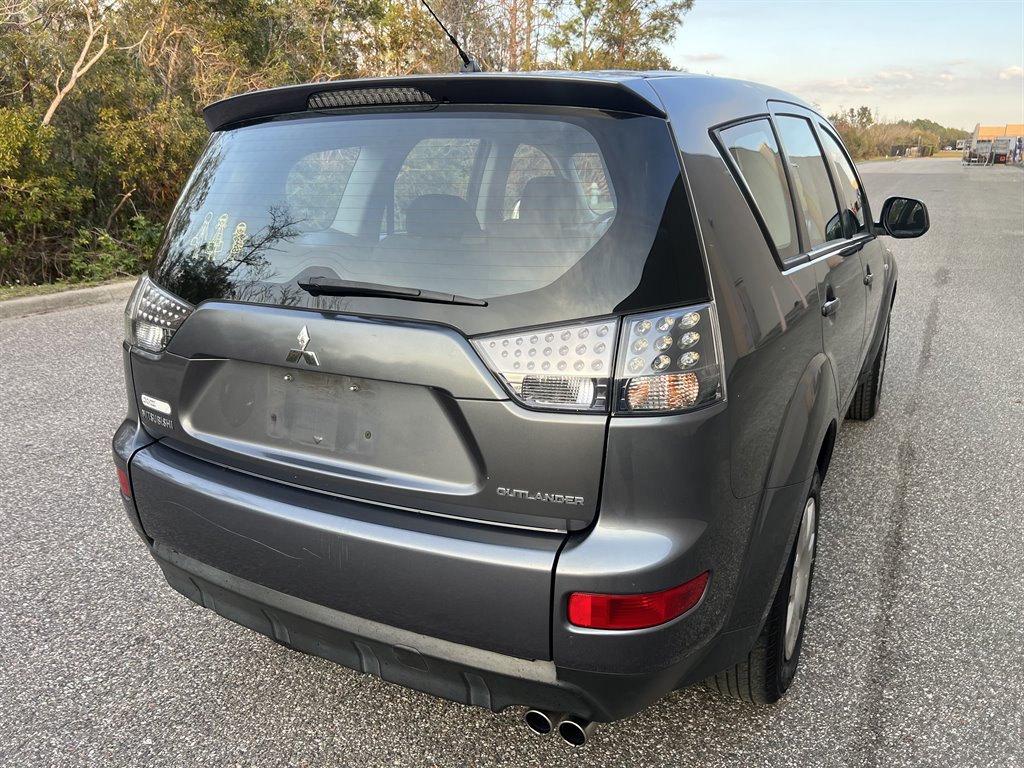 2007 Mitsubishi Outlander ES photo