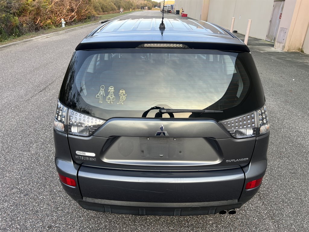 2007 Mitsubishi Outlander ES photo