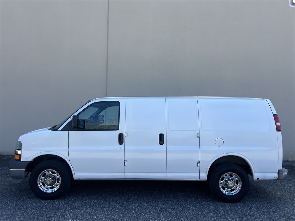 2004 Chevrolet Express 2500 2500 photo