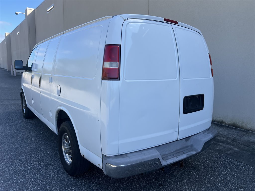 2004 Chevrolet Express 2500 2500 photo