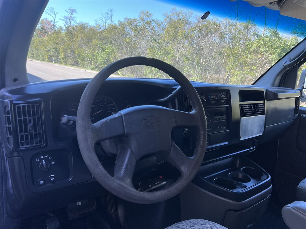 2004 Chevrolet Express 2500 2500 photo