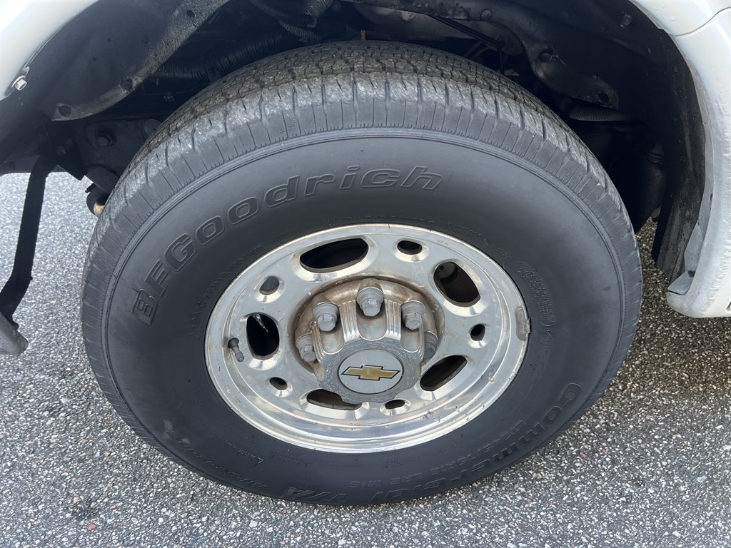 2004 Chevrolet Express 2500 2500 photo