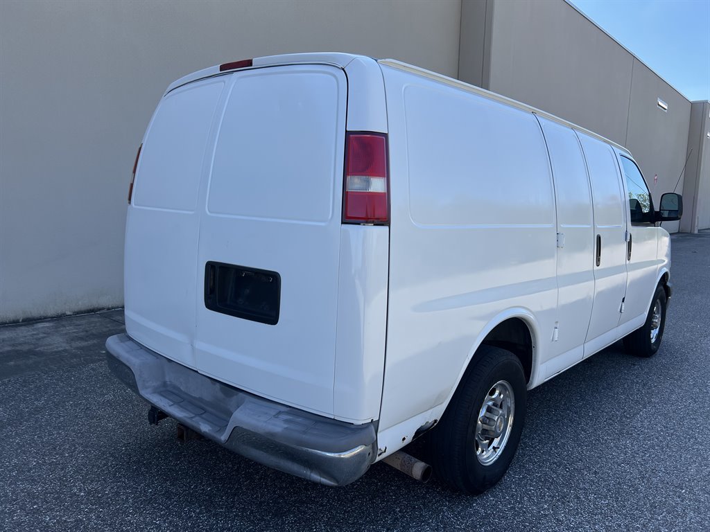 2004 Chevrolet Express 2500 2500 photo