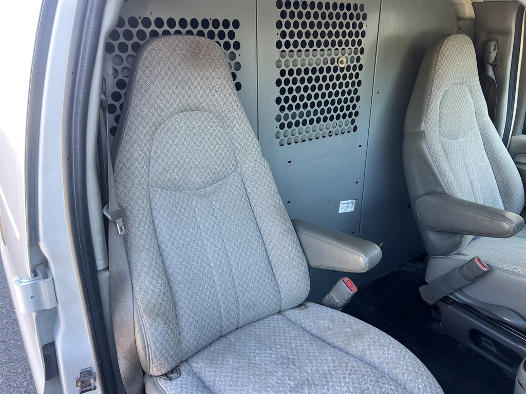 2004 Chevrolet Express 2500 2500 photo