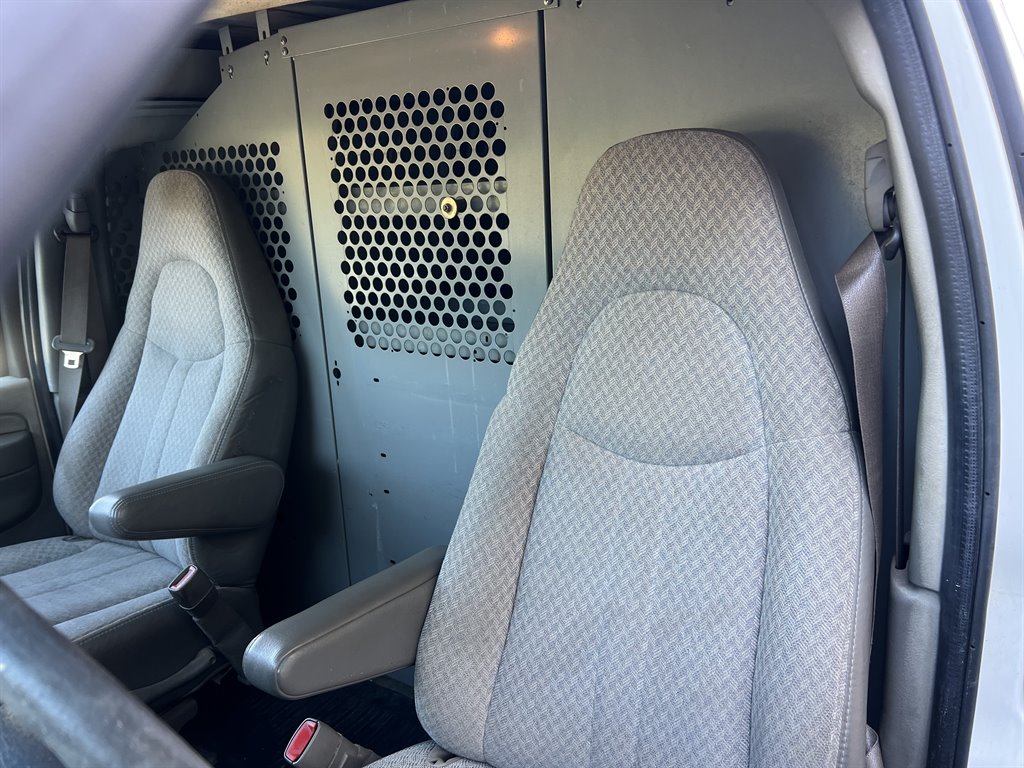 2004 Chevrolet Express 2500 2500 photo