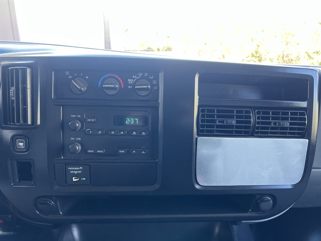 2004 Chevrolet Express 2500 2500 photo
