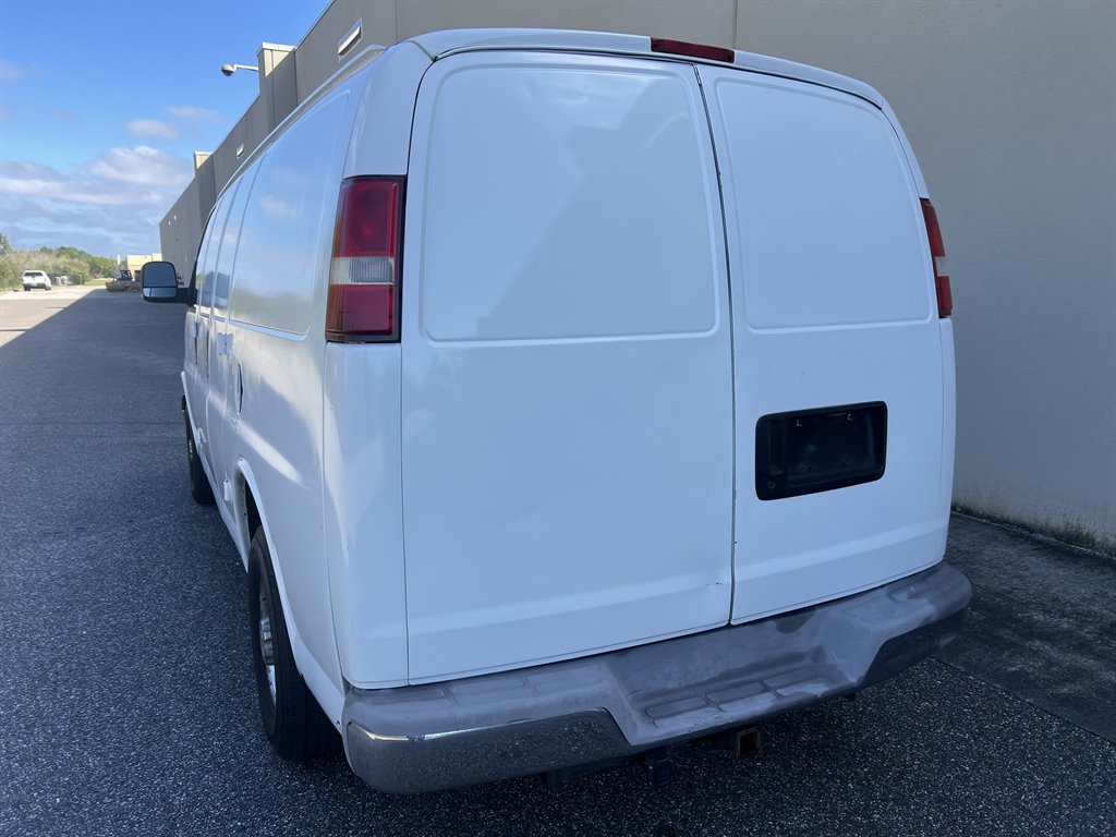 2004 Chevrolet Express 2500 2500 photo