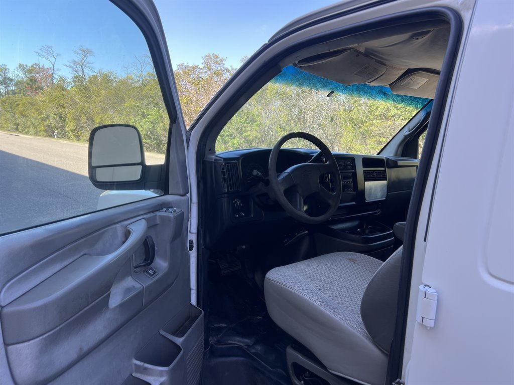 2004 Chevrolet Express 2500 2500 photo