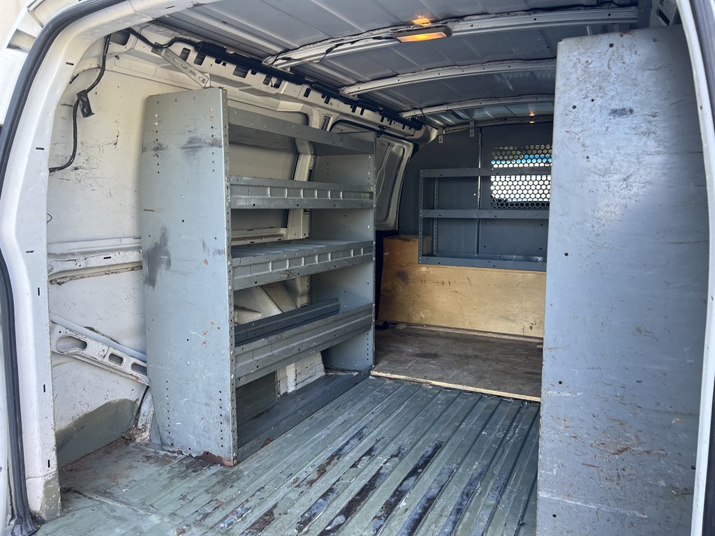 2004 Chevrolet Express 2500 2500 photo