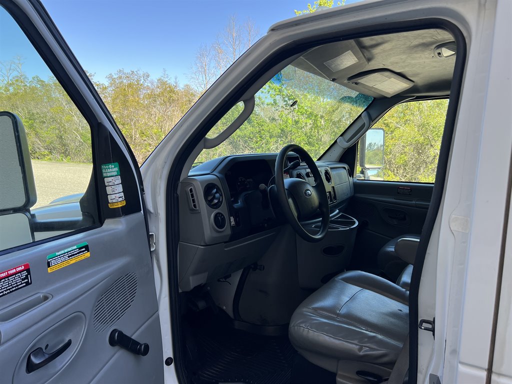 2011 Ford E-450 - $5,999