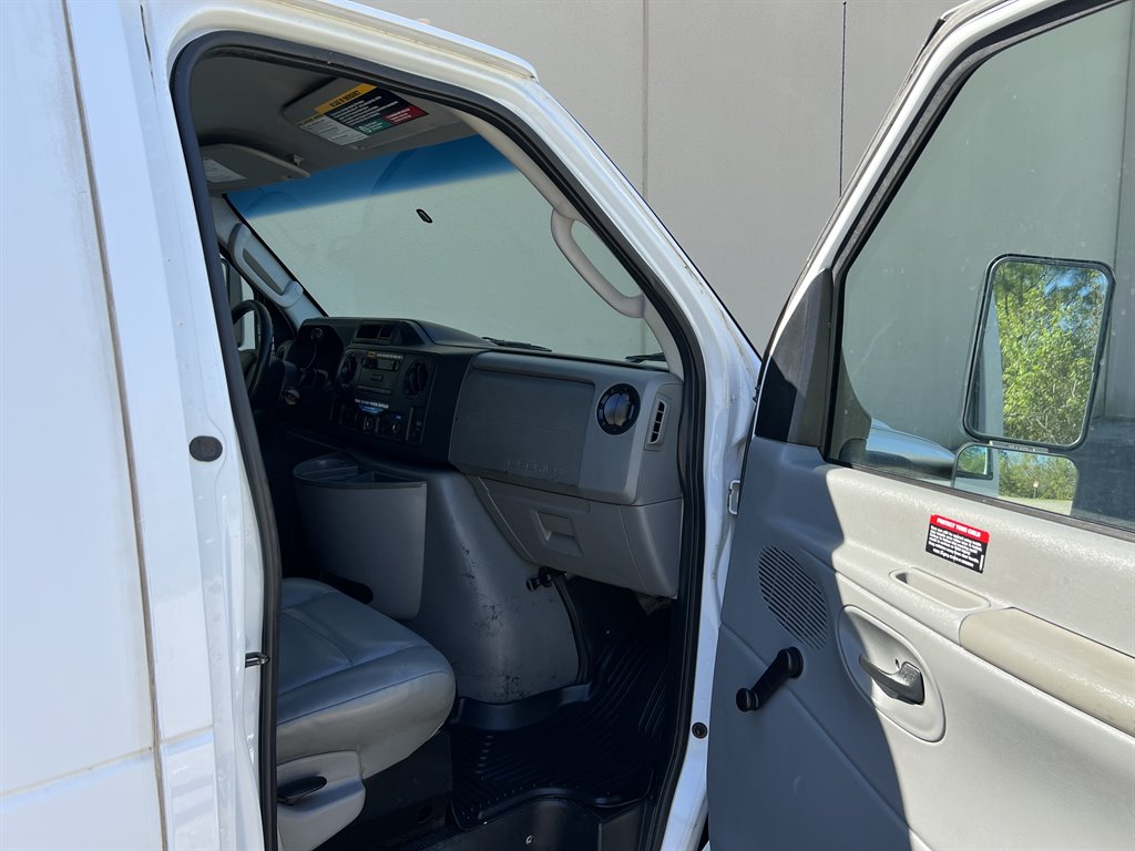 2011 Ford E-450 - $5,999