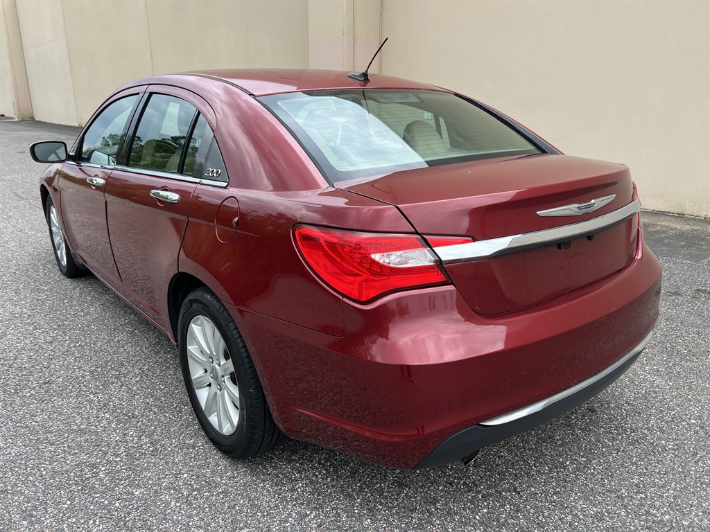 2014 Chrysler 200 - $4,199