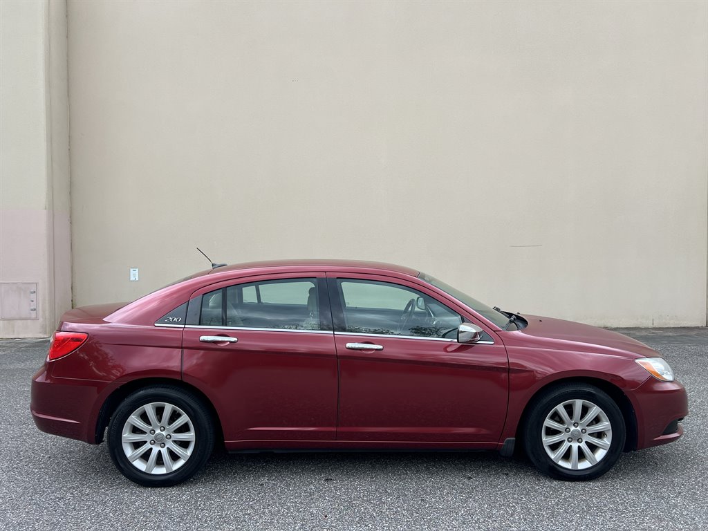 2014 Chrysler 200 - $4,199
