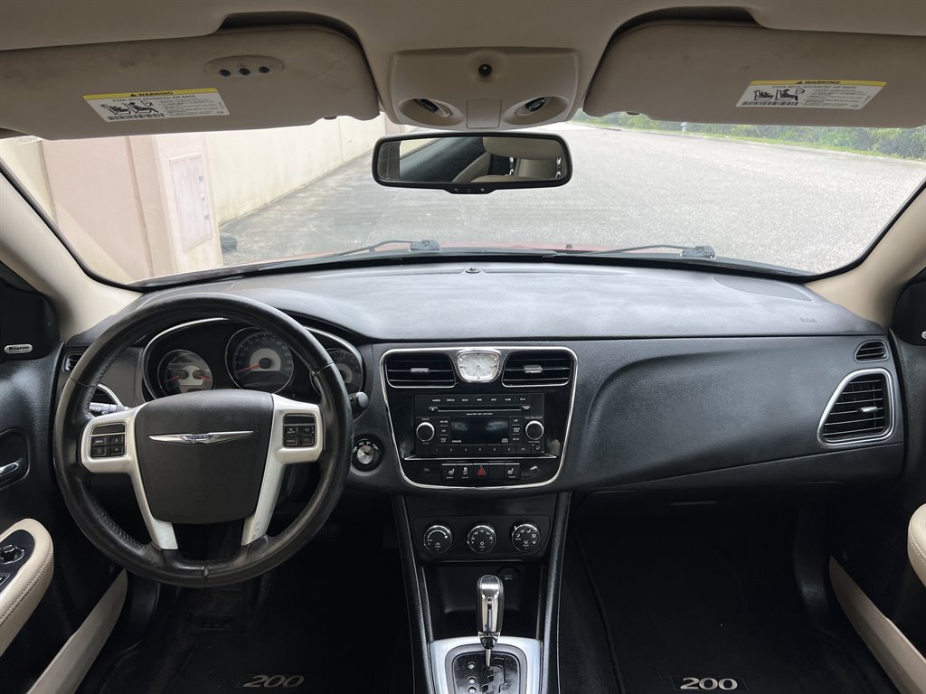 2014 Chrysler 200 - $4,199