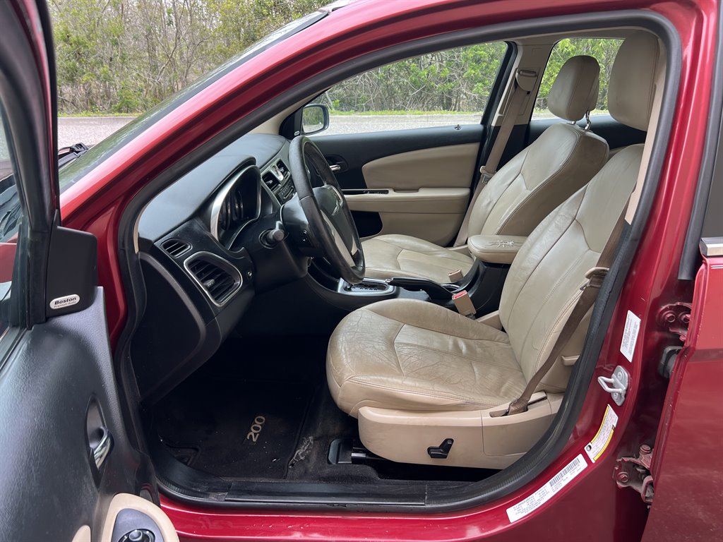 2014 Chrysler 200 - $4,199