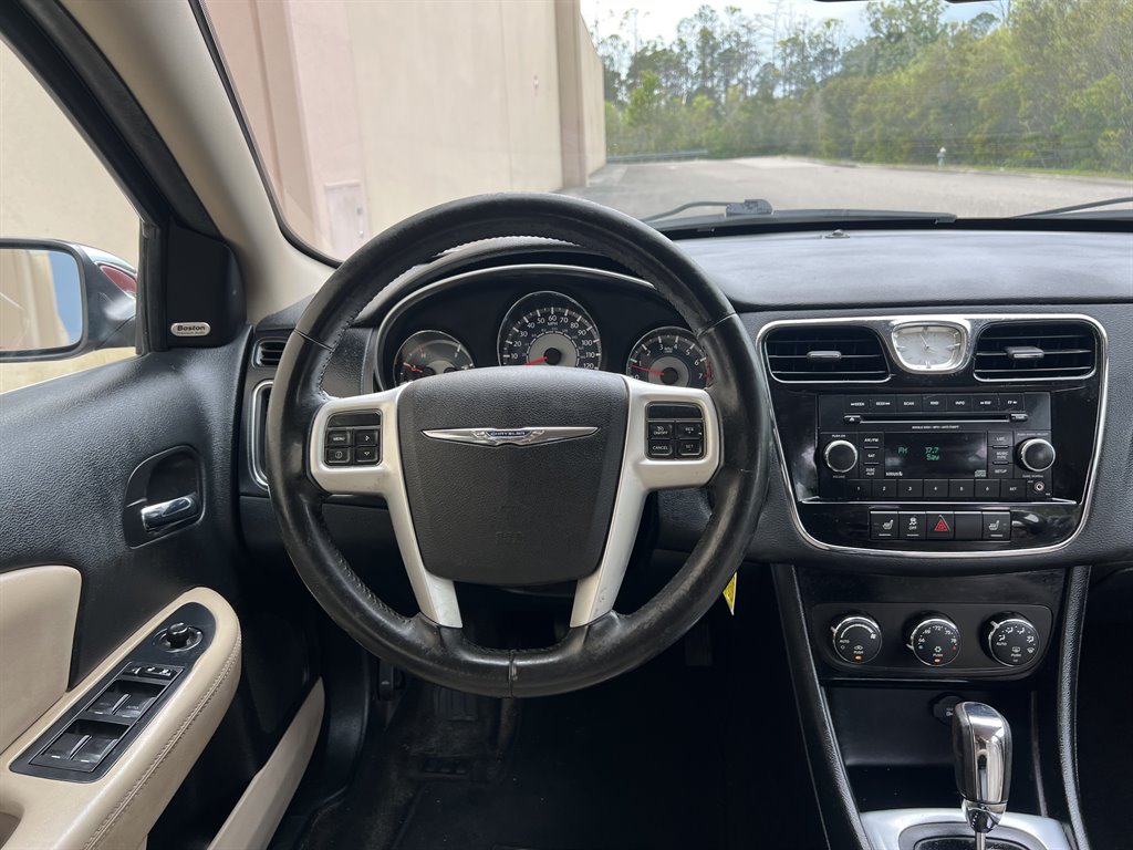 2014 Chrysler 200 - $4,199