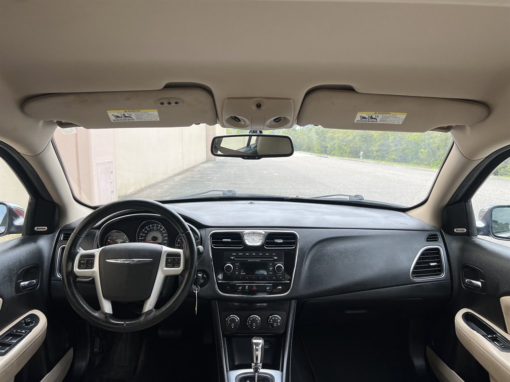 2014 Chrysler 200 - $4,199