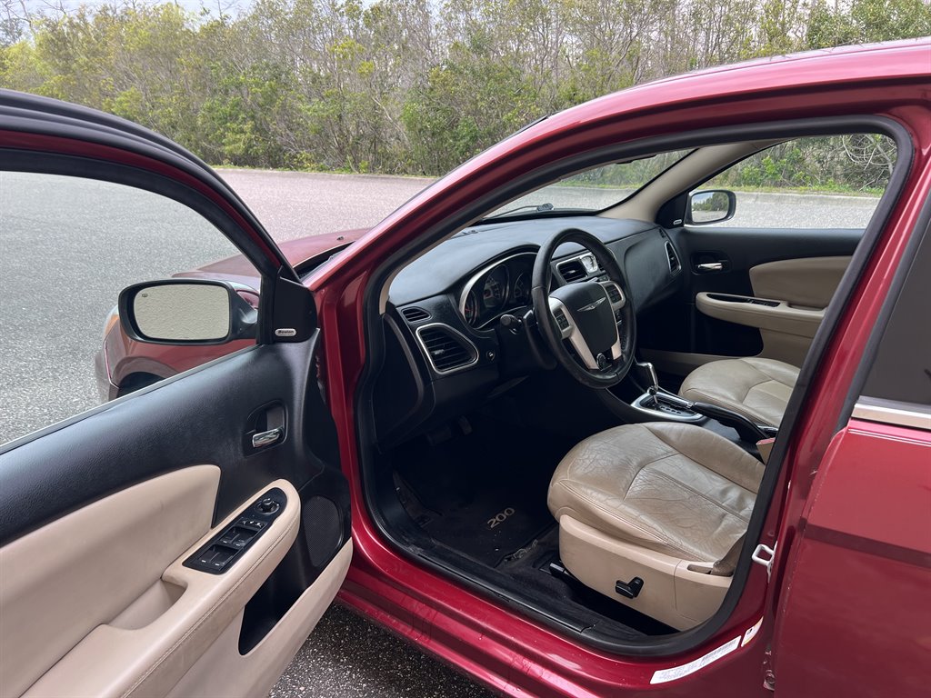 2014 Chrysler 200 - $4,199