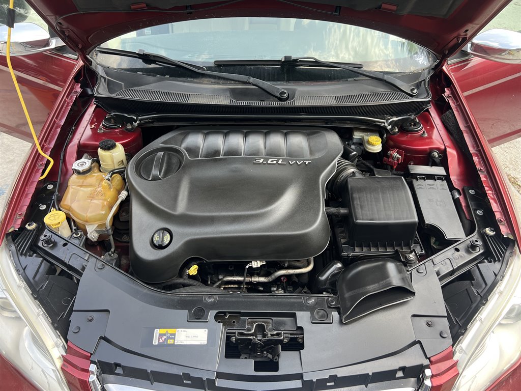 2014 Chrysler 200 - $4,199
