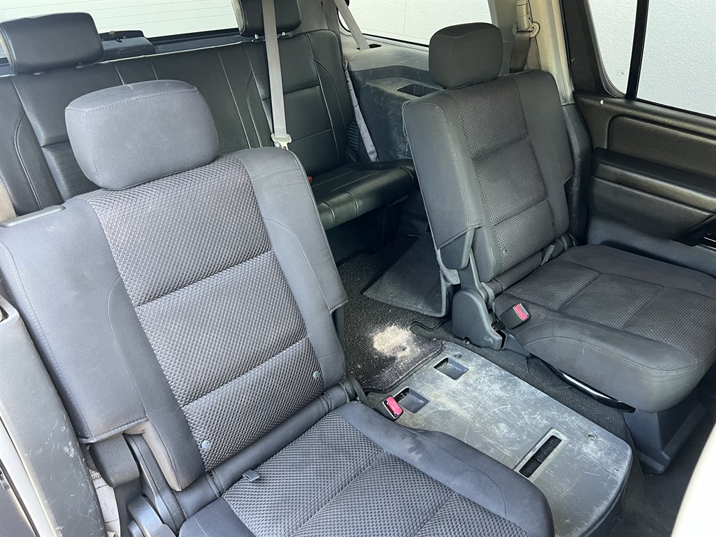 2005 Nissan Armada SE photo