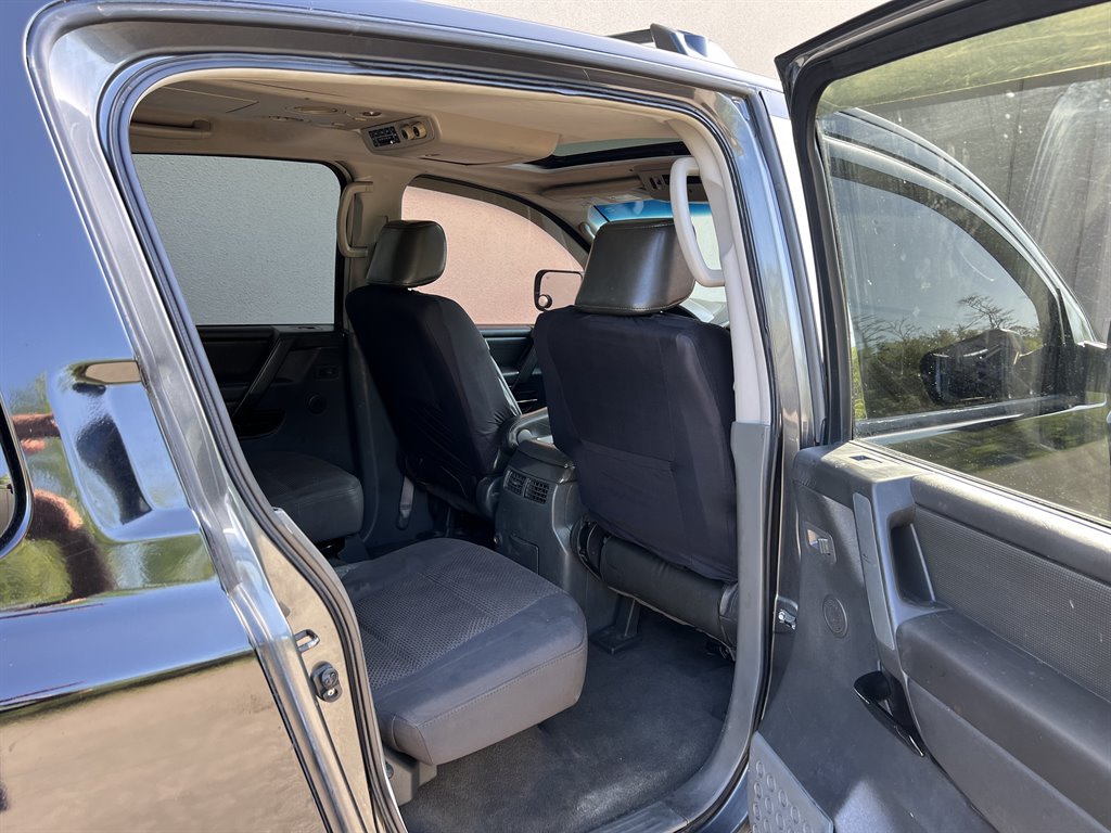 2005 Nissan Armada SE photo