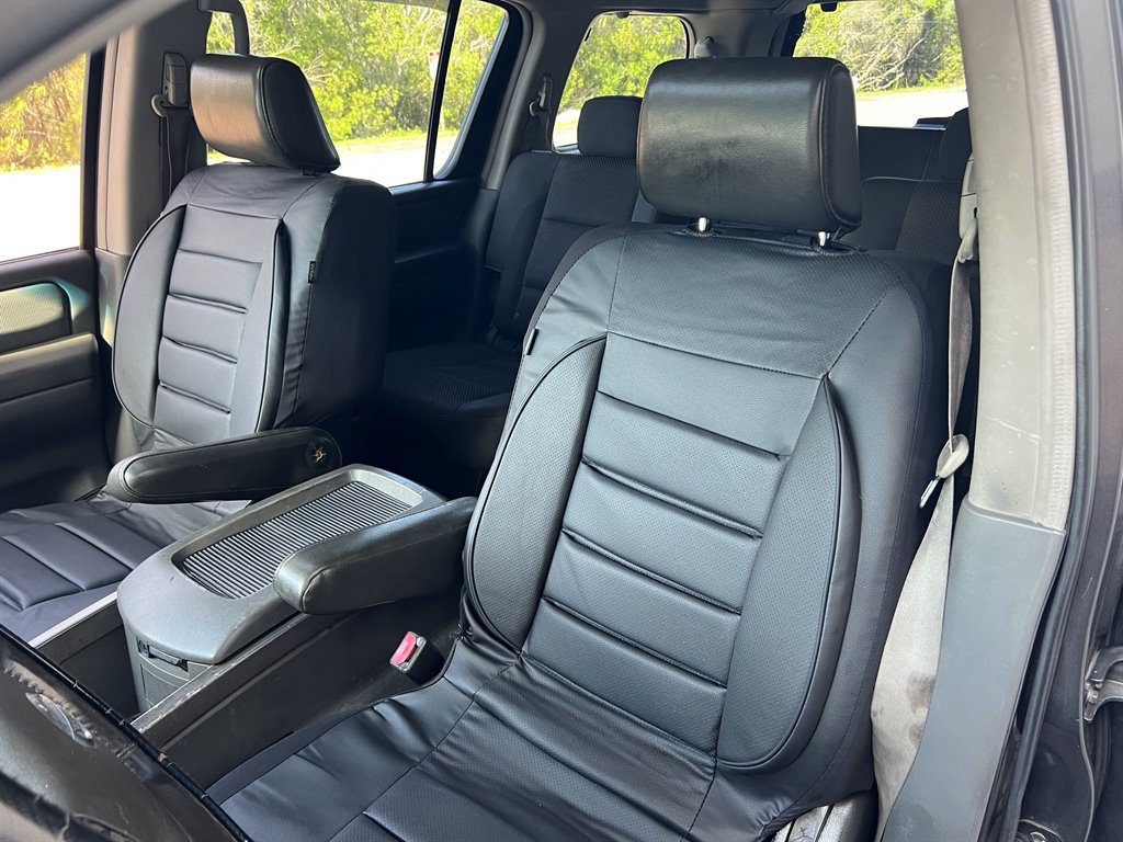 2005 Nissan Armada SE photo