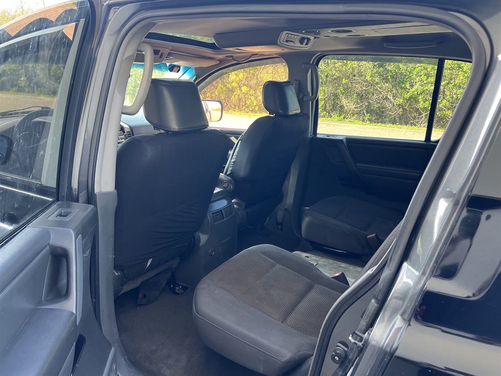 2005 Nissan Armada SE photo