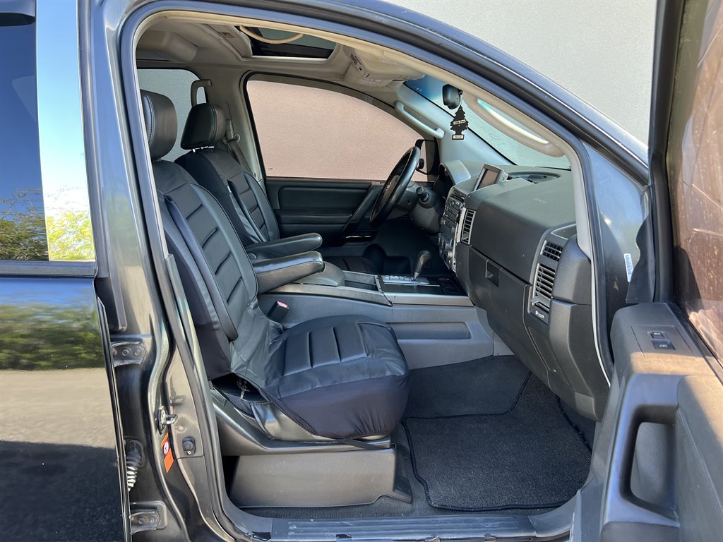 2005 Nissan Armada SE photo